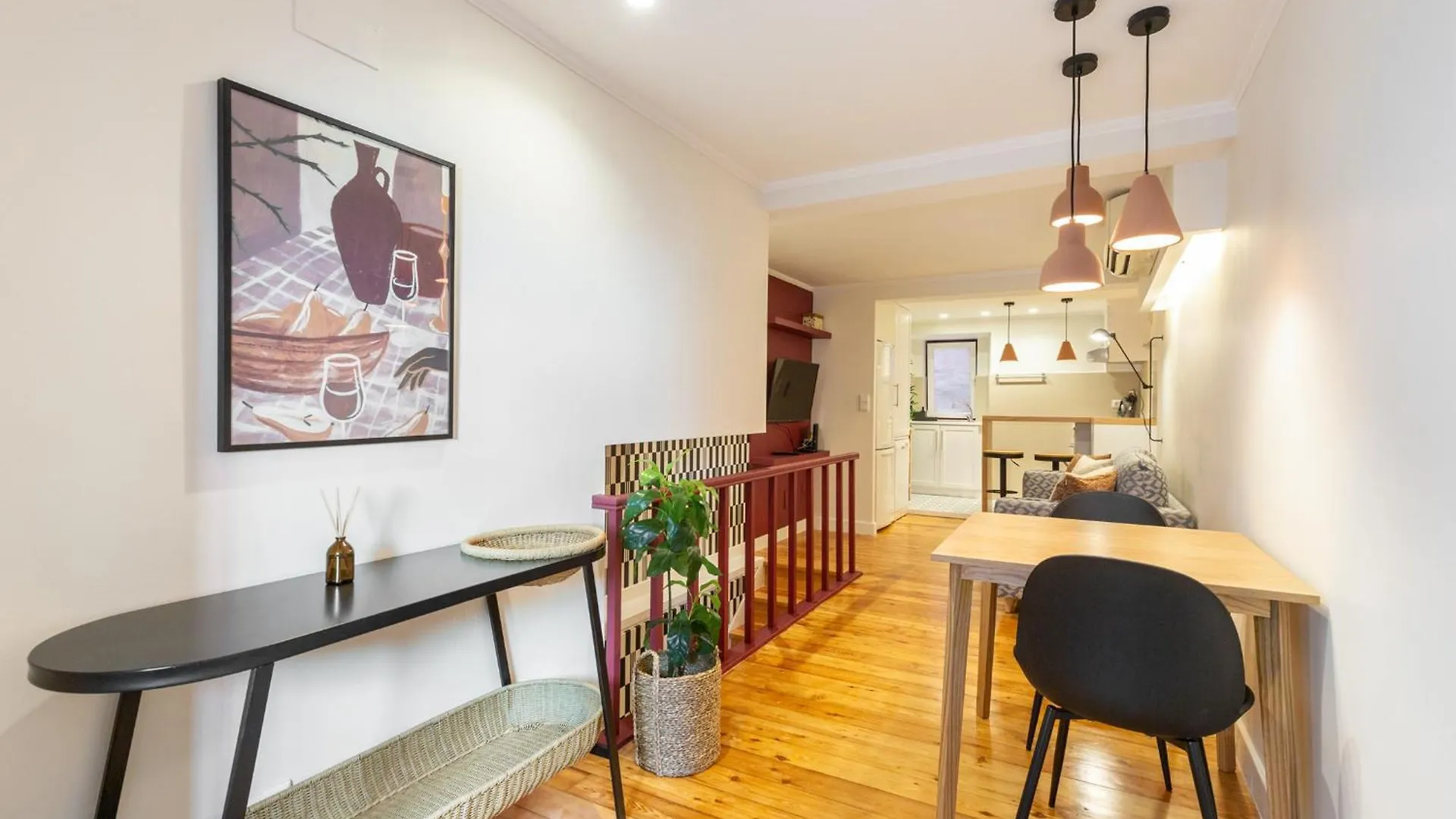 Apartment Designer Retreat- Newly Remodelled 1 Bedroom Apt Lisbon