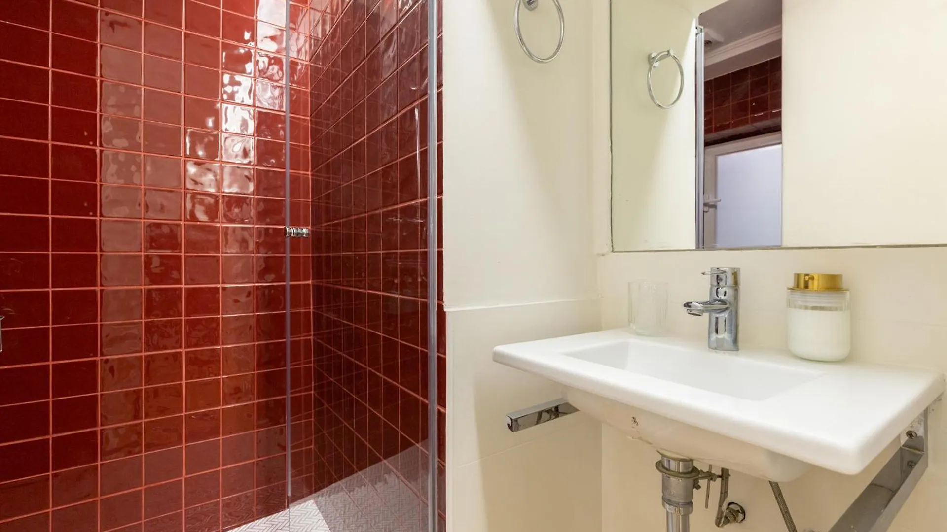 Designer Retreat- Newly Remodelled 1 Bedroom Apt Lisbon Portugal