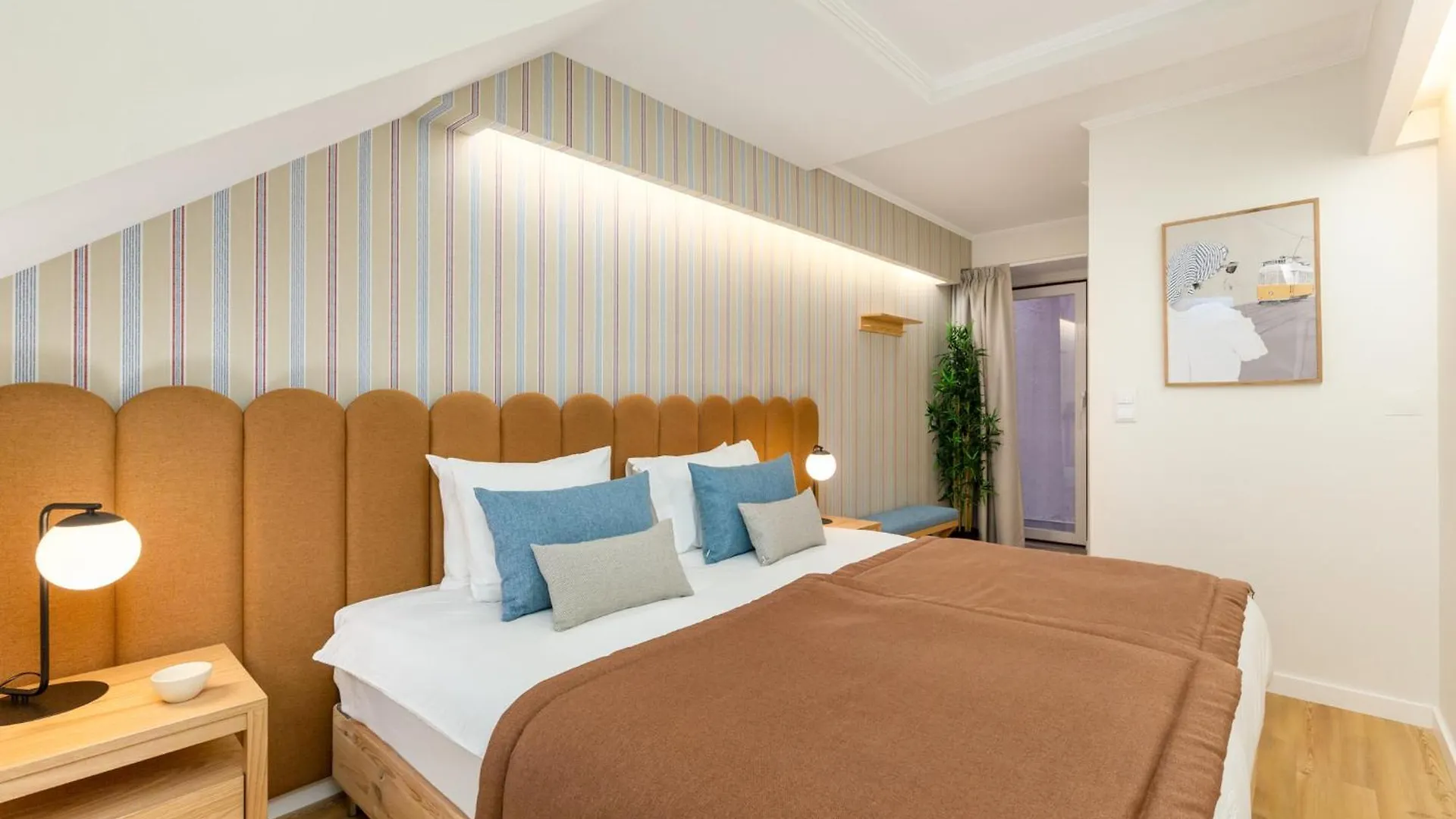Apartment Designer Retreat- Newly Remodelled 1 Bedroom Apt Lisbon