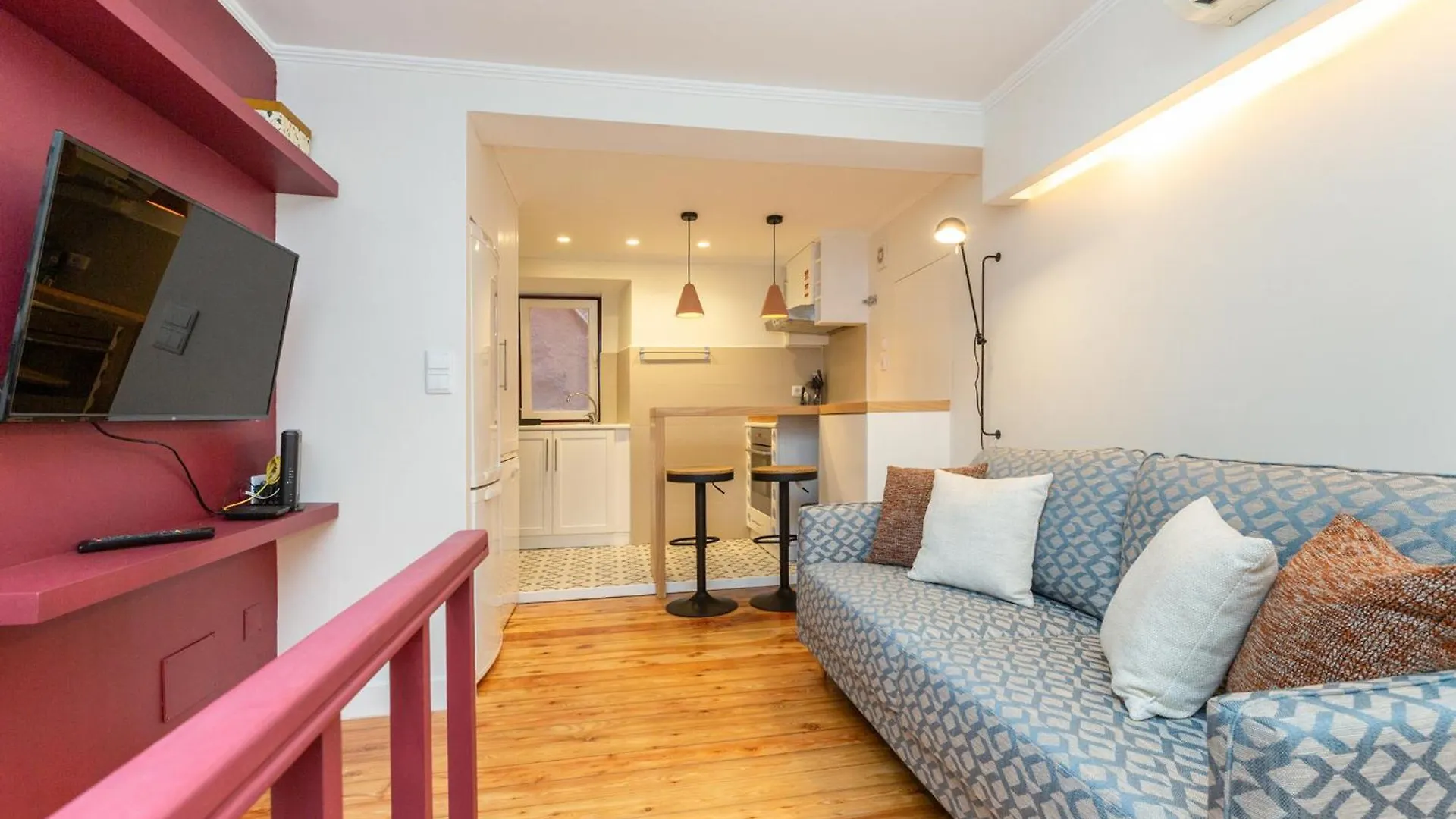 Designer Retreat- Newly Remodelled 1 Bedroom Apt Lisbon 0*,