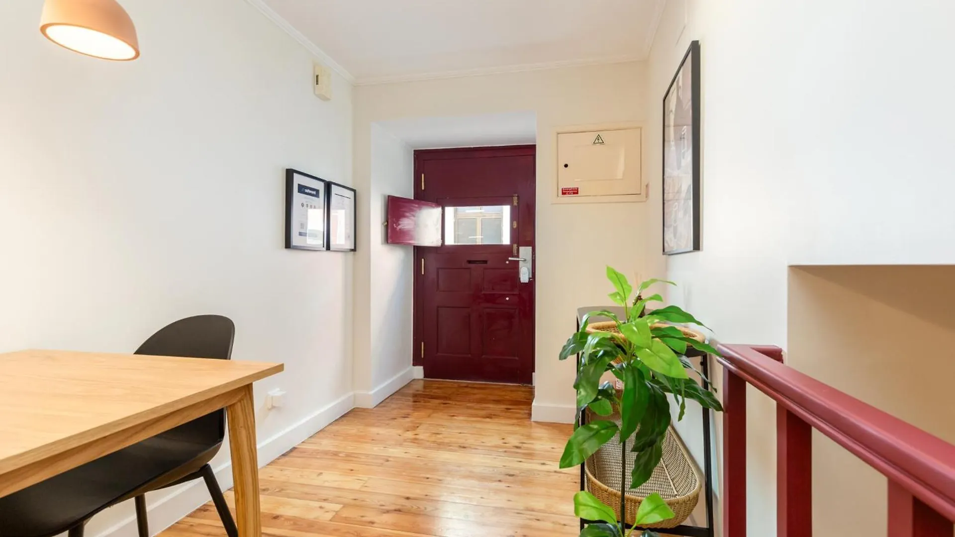 Apartment Designer Retreat- Newly Remodelled 1 Bedroom Apt Lisbon Portugal